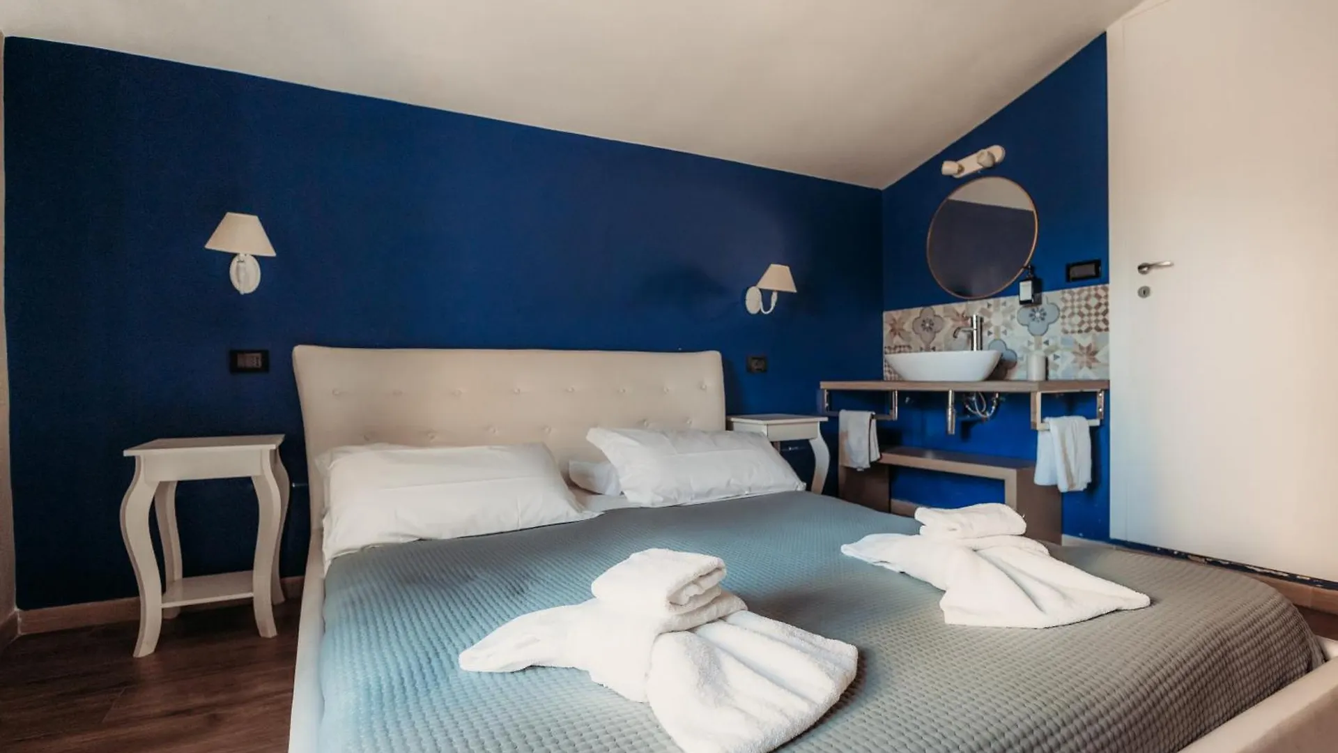 **  Hotel Domus Tiberina Rome Italy