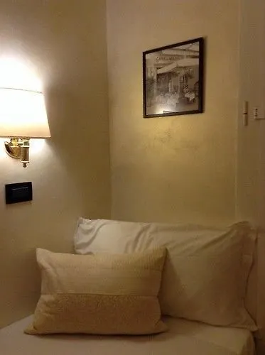 **  Hotel Domus Tiberina Rome Italy